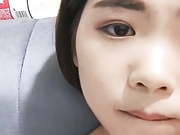 年轻的骚妹子约炮纹身大哥，全程露脸很会享受让大哥给舔逼，呻吟浪叫吃鸡把舔蛋，撅着屁股让大哥深插宫底